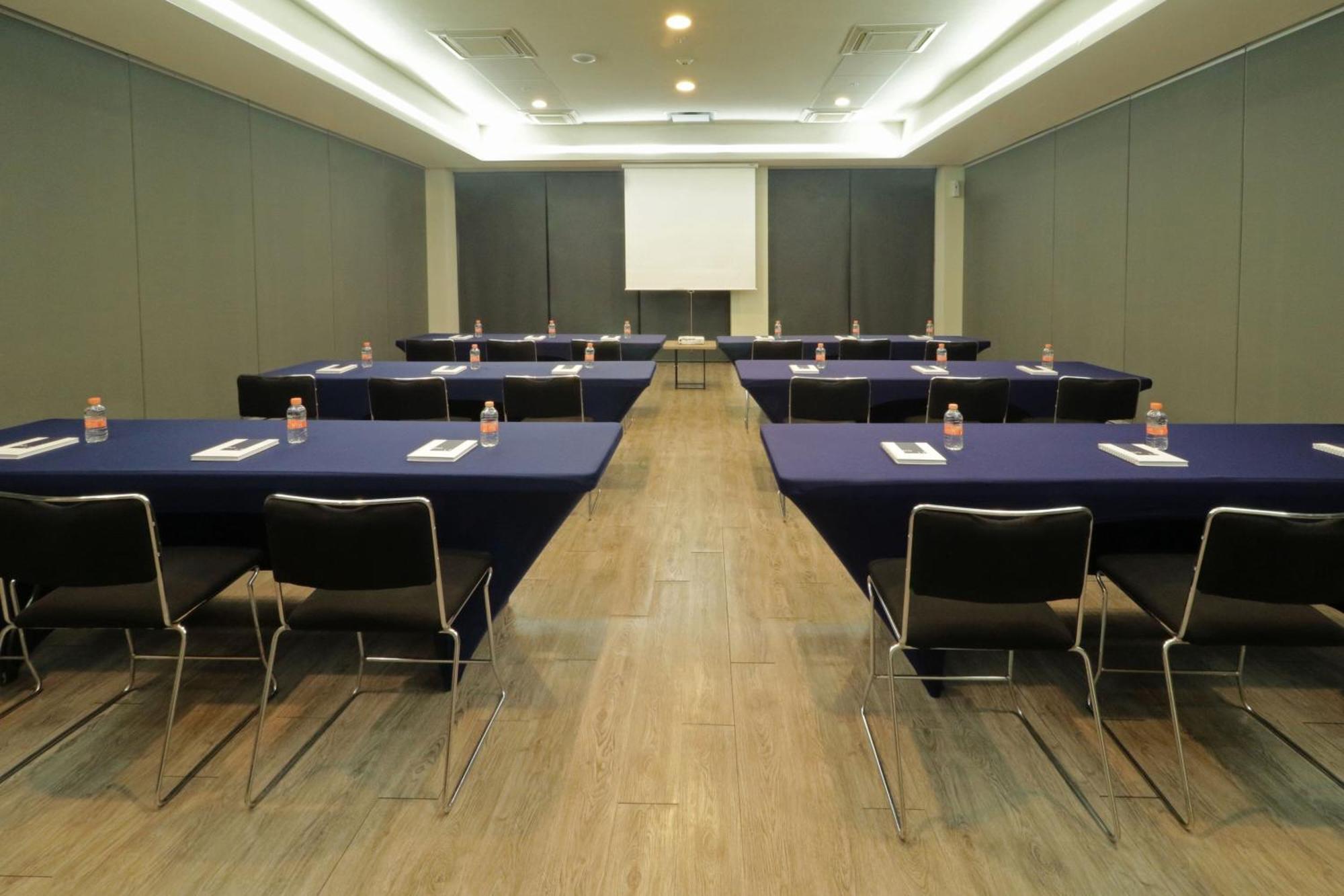 City Express Plus By Marriott Monterrey Galerias Exteriör bild